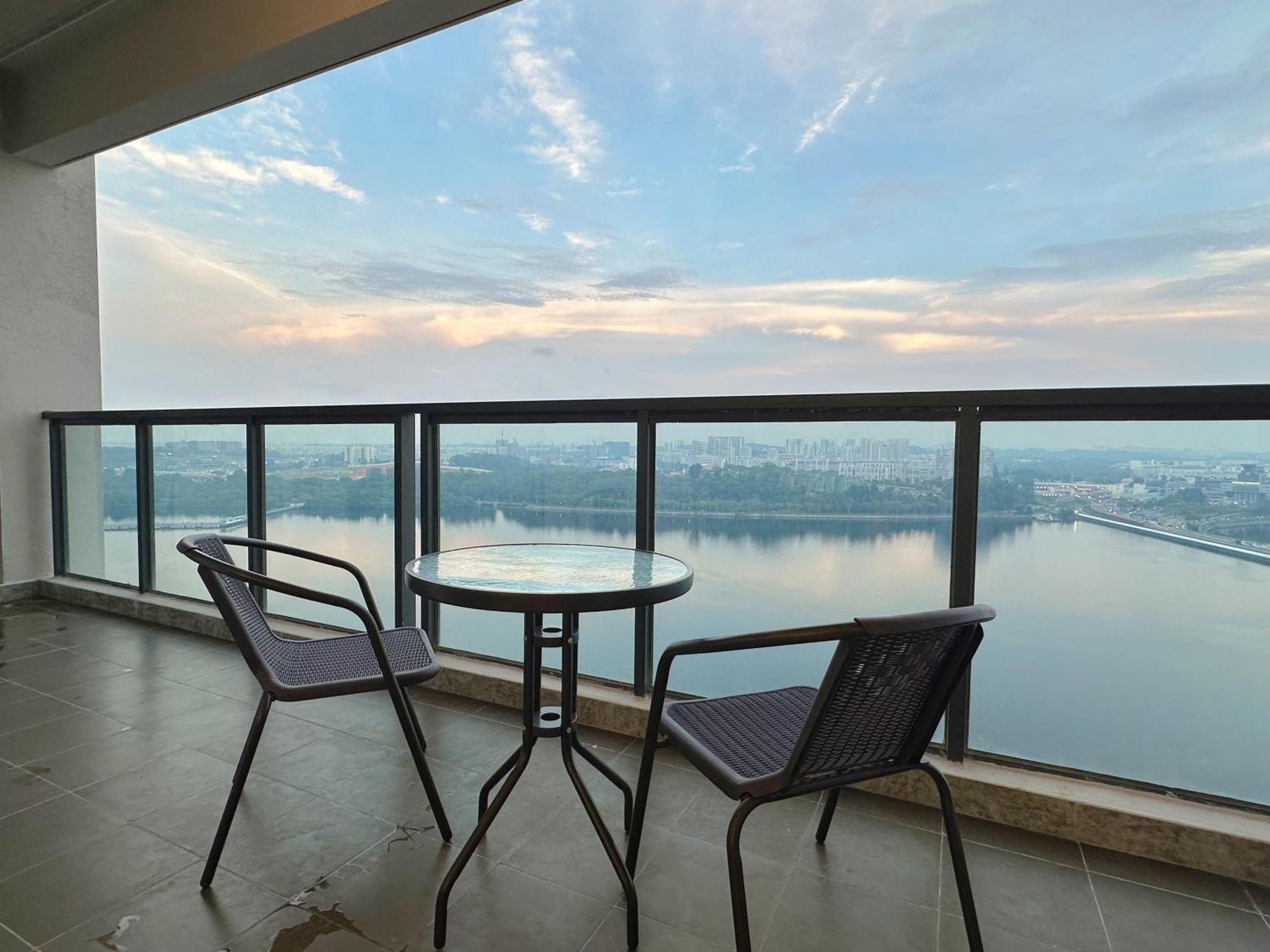Apartment R&f Princess Cove Superior Nearby Ciq By Lin Sojourn