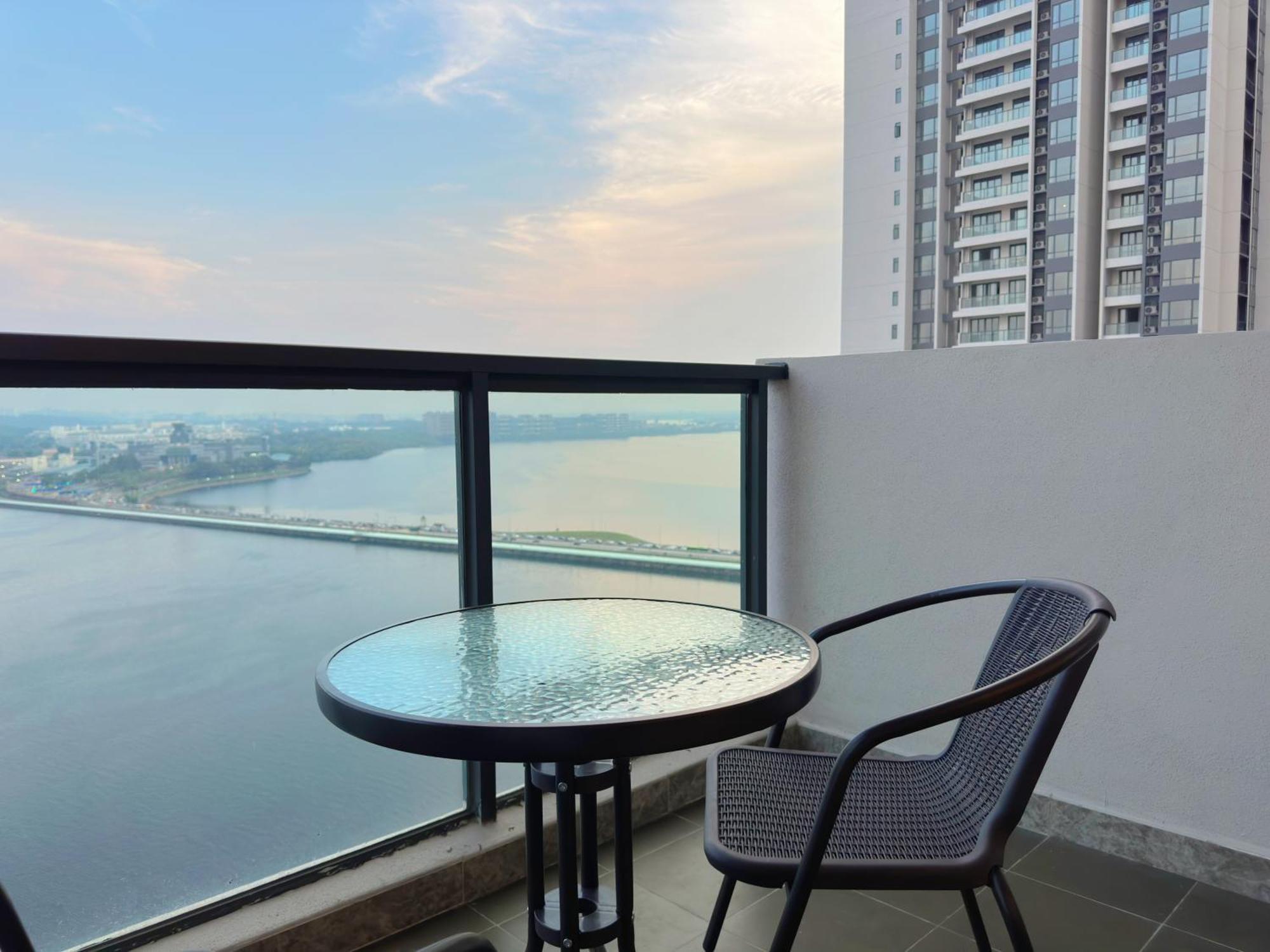R&f Princess Cove Superior Nearby Ciq By Lin Sojourn Apartment