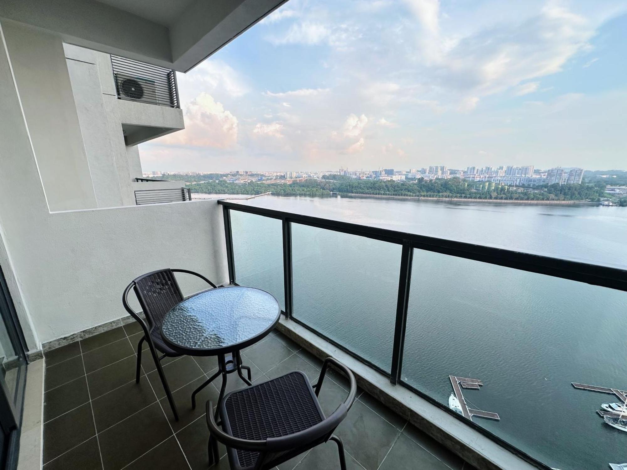 Apartment R&f Princess Cove Superior Nearby Ciq By Lin Sojourn