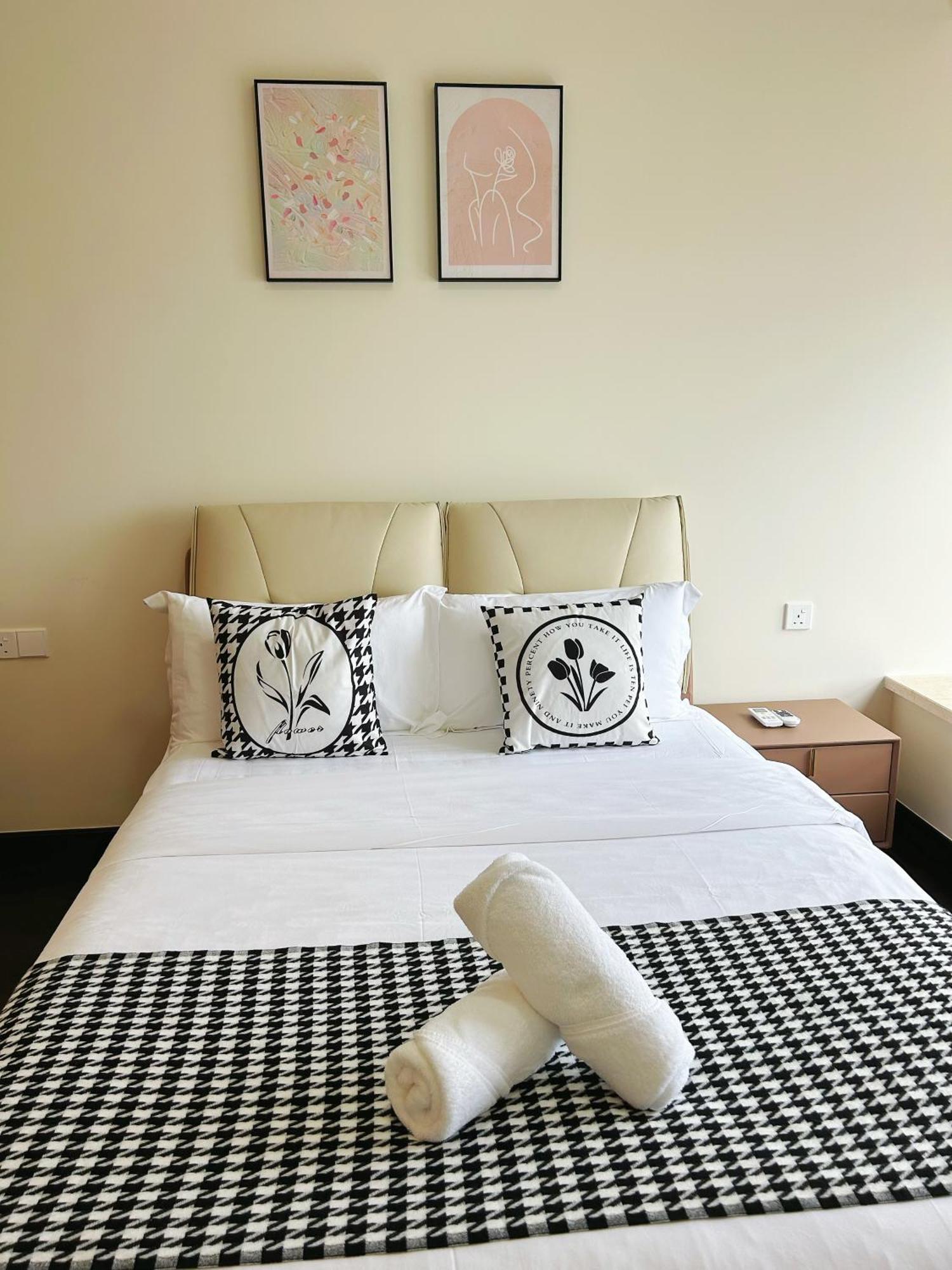 R&f Princess Cove Superior Nearby Ciq By Lin Sojourn Apartment