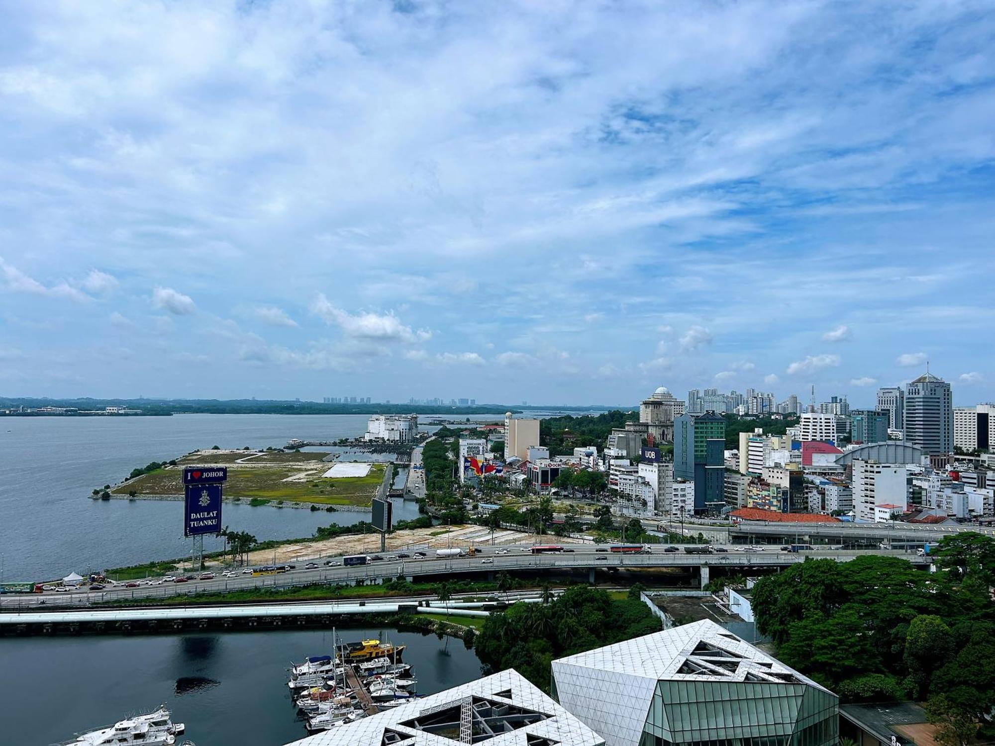 Apartment R&f Princess Cove Superior Nearby Ciq By Lin Sojourn